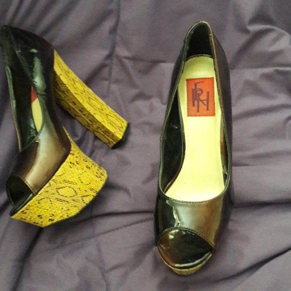Shoes - Picture 1 of 3